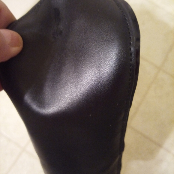 Calvin Klein Black Quilted Crossbody Bag - Picture 9 of 10